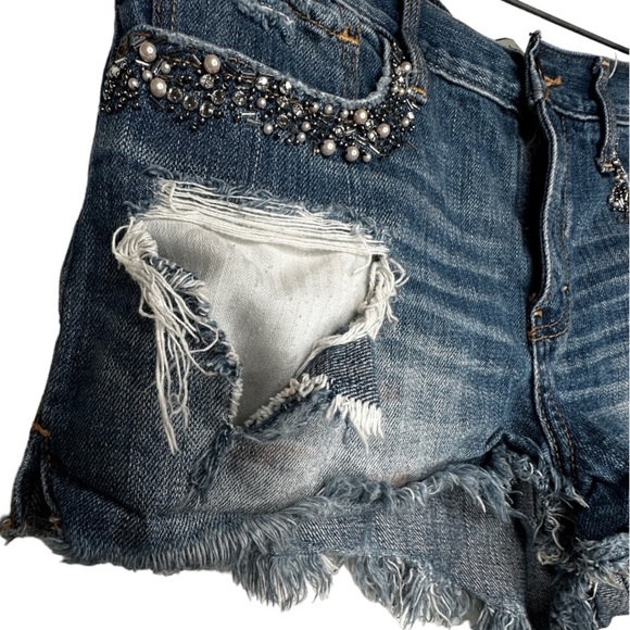 Abercrombie Beaded Destroyed Jean Shorts - Picture 4 of 7